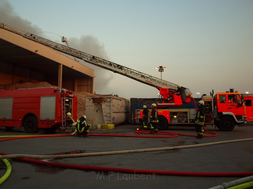 Feuer5 Koeln Niehl GVG Geestemuenderstr P395.jpg